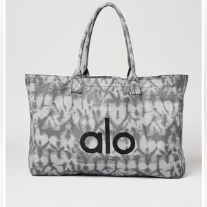 ALO Yoga Tie Die Iconic Shopper Tote